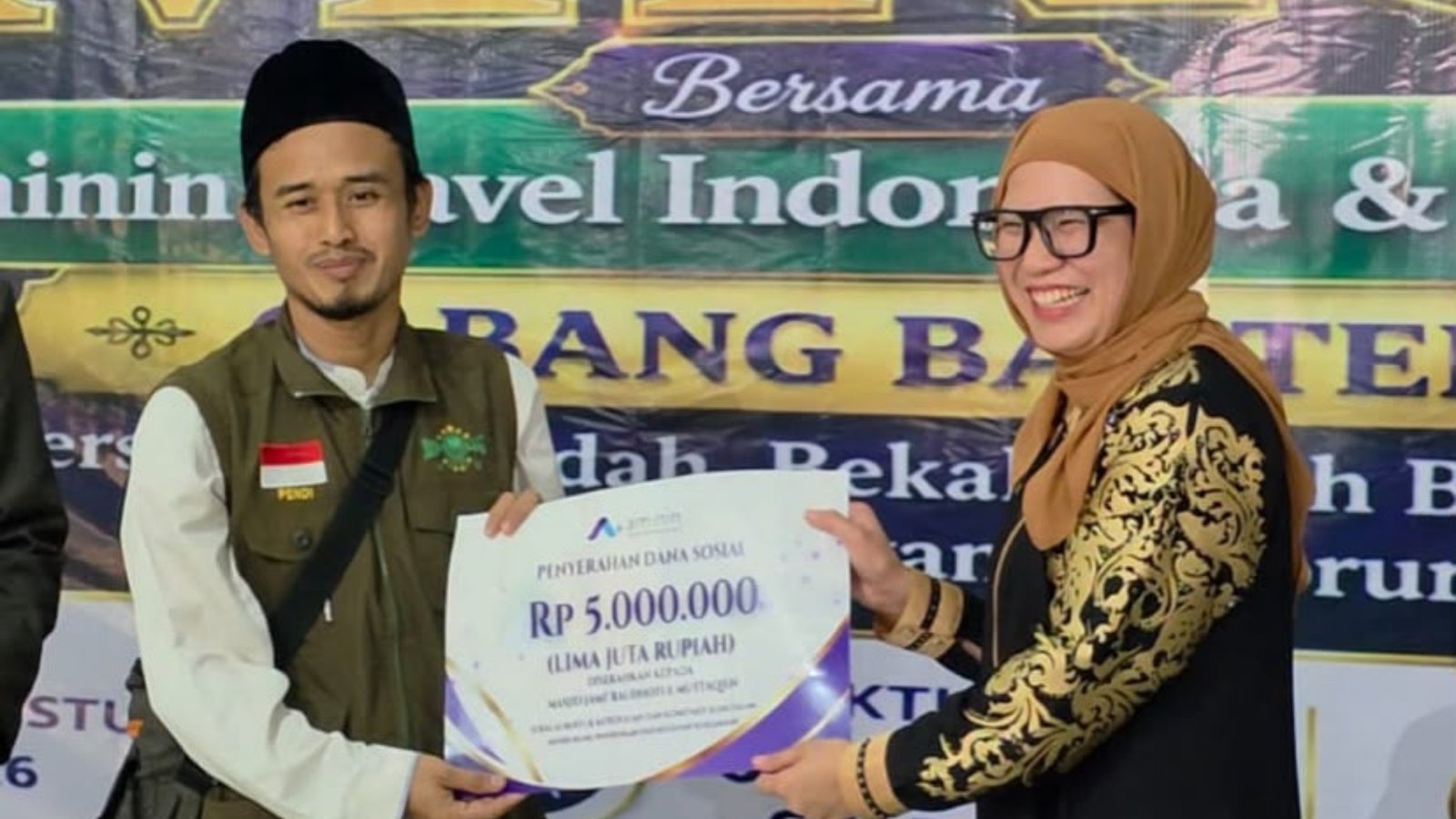 Dihadiri Ulama dan Pejabat, Aminin Travel Salurkan Bantuan untuk Pesantren di Pandeglang